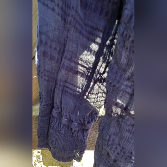 Grizas sheer long sleeve blue top XL
Soft fine fabric with some stretch - Picture 12 of 13